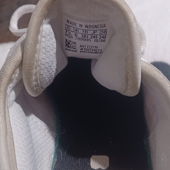 Adidas boost running shoes 7½ - Picture 3 of 5